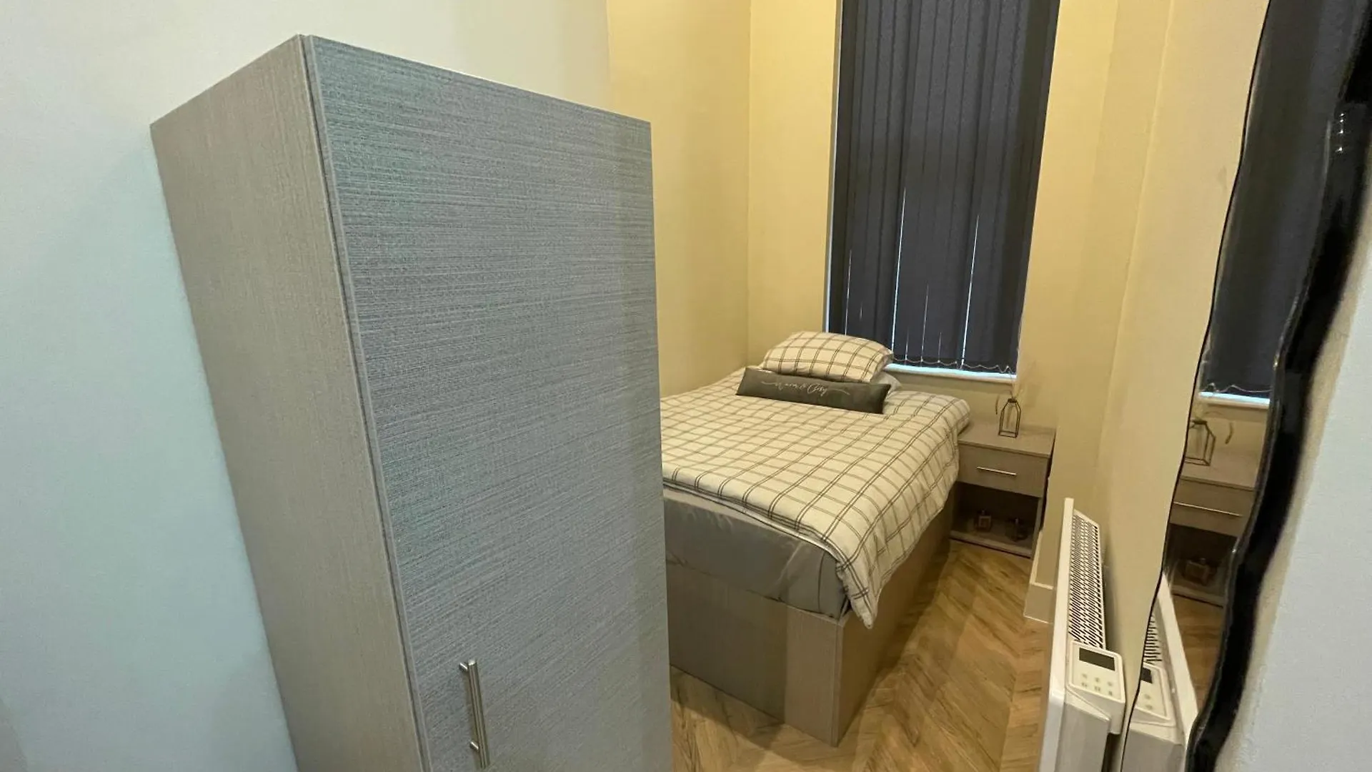Central Leeds Apartment With Parking Available