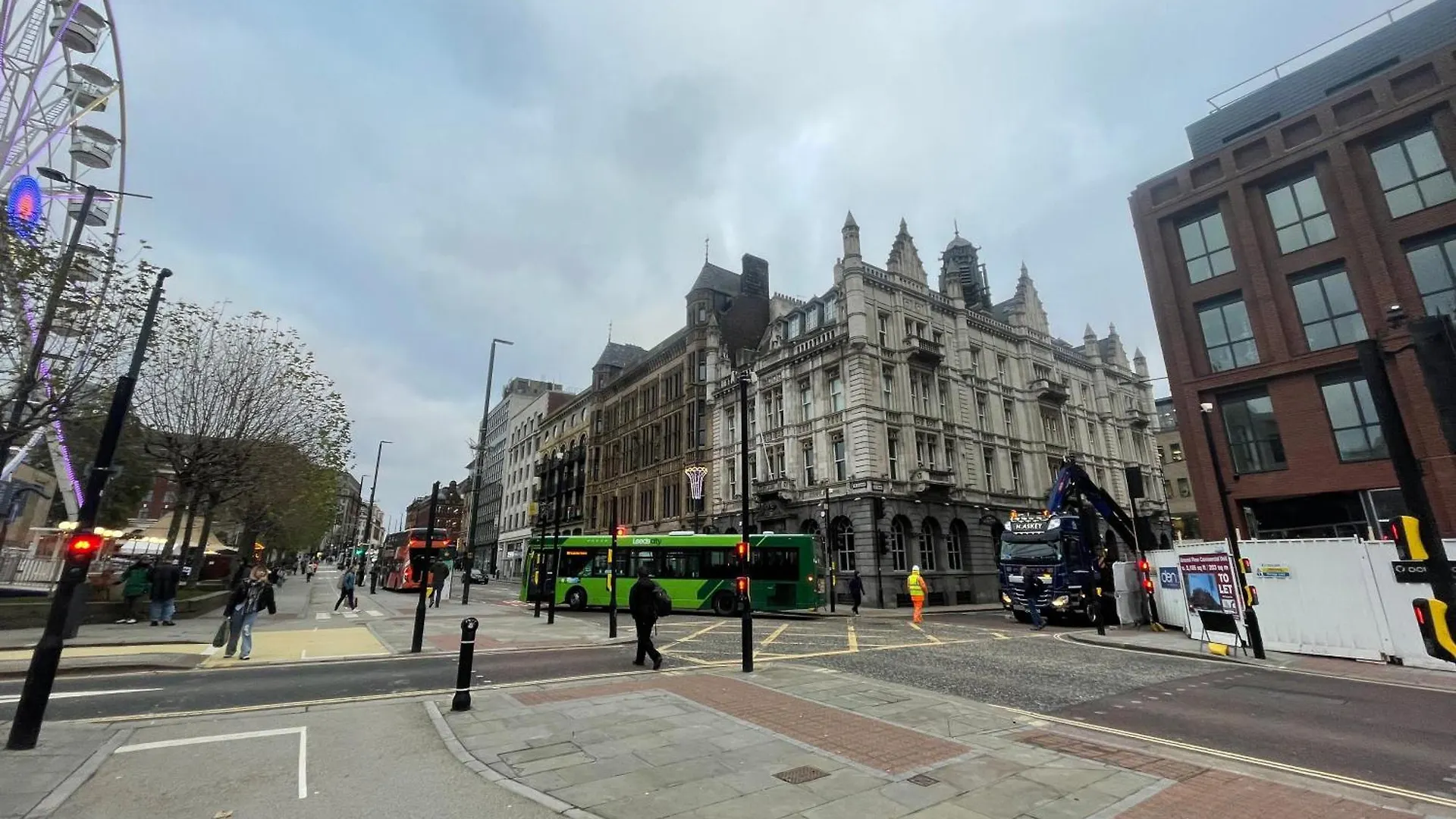 Central Leeds Apartment With Parking Available